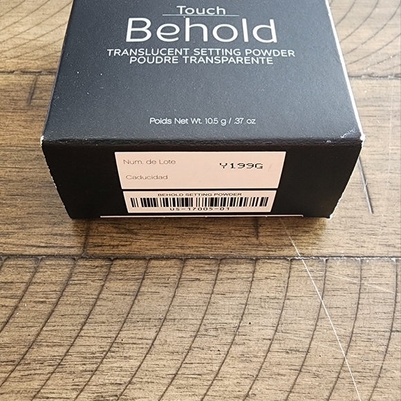 Younique Touch Behold Translucent Setting Powder - Net Wt. 105 g/ 0.37 oz - Picture 2 of 2
